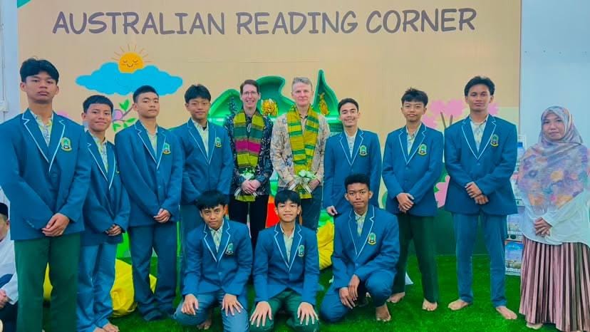 Santri IMMIM Hadiri Peresmian Australian Reading Corner di Masjid Al-Markaz Makassar